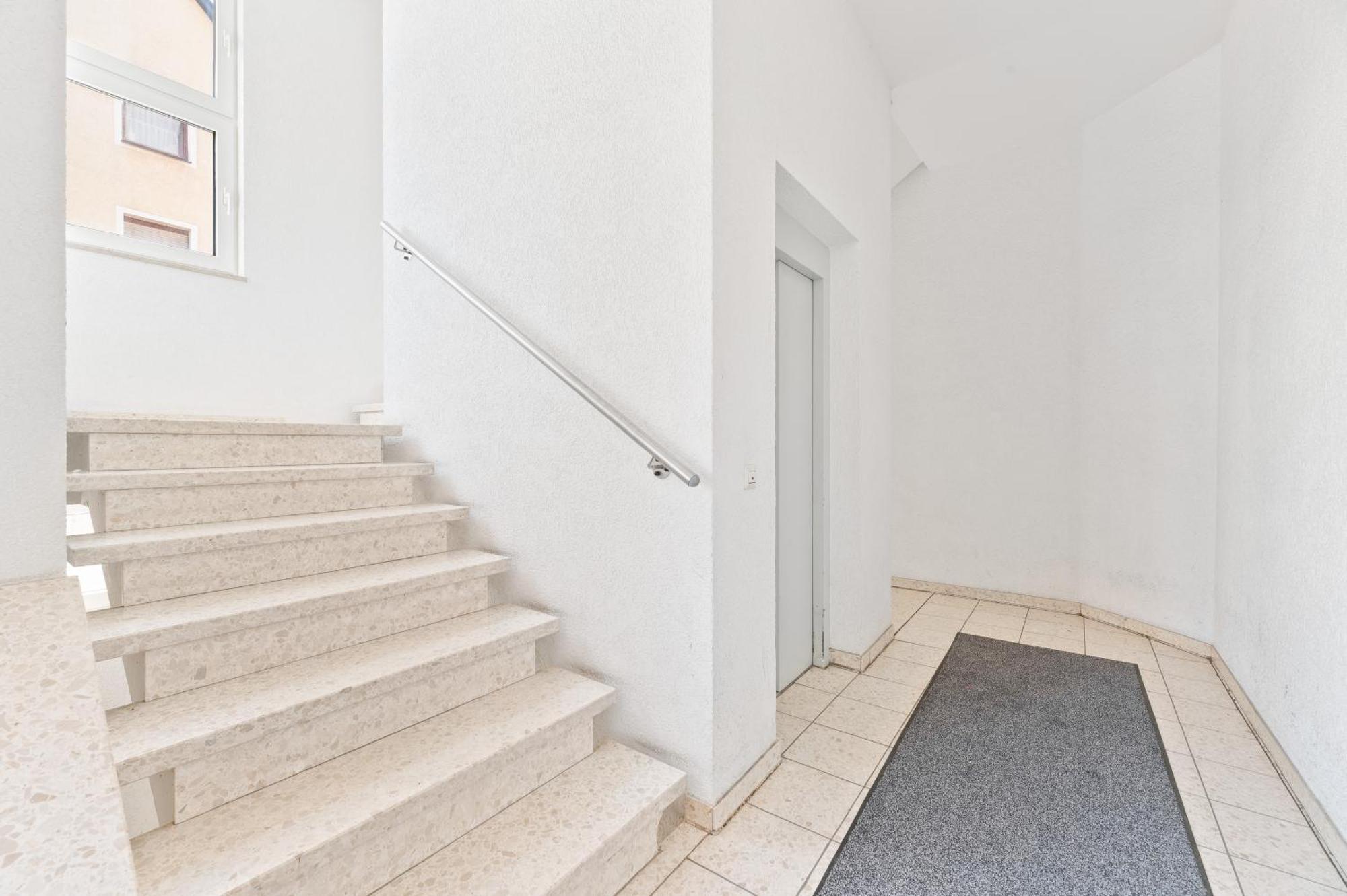 Helle Zentrumsnahe Familienfreundliche Ferienwohnung Фелльбах Екстер'єр фото